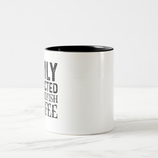 Leicht von Angelfisch und Kaffee abgelenkt Zweifarbige Tasse (Mittel)