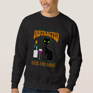 Leicht von Autos und Weinflaschen abgelenkt Sweatshirt