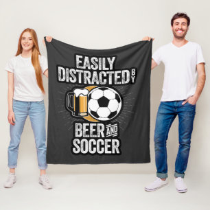 Leicht von Bier und Fußball abgelenkt Fleecedecke