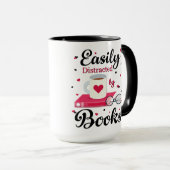 Leicht von Büchern abgelenkt Tasse (VorderseiteRechts)