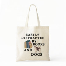 Leicht von Büchern und Alaskan Malamute abgelenkt