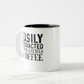 Leicht von Cocktails und Kaffee abgelenkt Zweifarbige Tasse (Vorderseite Links)