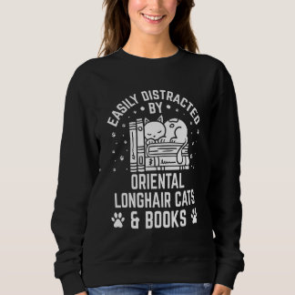 Leicht von der Orientalisch-Langhaarkatze und dem Sweatshirt