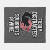 Leicht von Eichhörnchen und Wein abgelenkt Fleecedecke (Vorderseite (Horizontal))