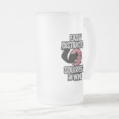 Leicht von Eichhörnchen und Wein abgelenkt Mattglas Bierglas (VorderseiteRechts)