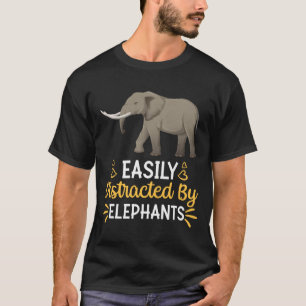 Leicht von Elefanten abgelenkt T-Shirt