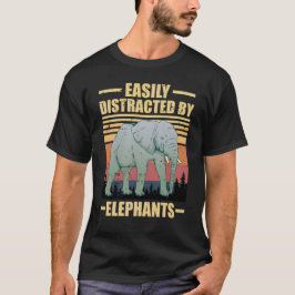 leicht von Elefanten abgelenkt T-Shirt