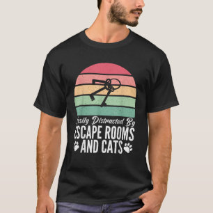 Leicht von Escape Rooms und Cats Lover E abgelenkt T-Shirt