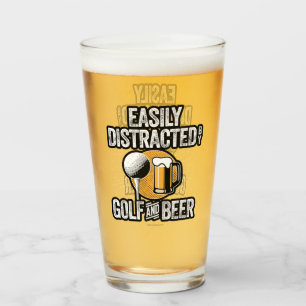 Leicht von Golf und Bier abgelenkt Glas