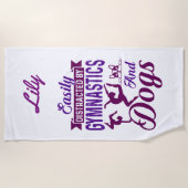 Leicht von Gymnastik und Hunden abgelenkt Strandtuch (Vorderseite)