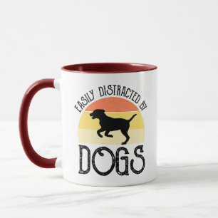 Leicht von Hunden abgelenkt Tasse