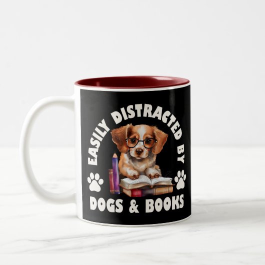 Leicht von Hunden und Büchern abgelenkt Zweifarbige Tasse (Links)