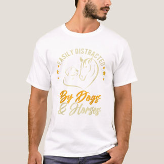 Leicht von Hunden und Pferden abgelenkt Hunde und  T-Shirt