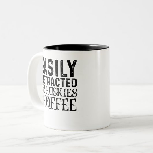 Leicht von Huskies und Kaffee abgelenkt Zweifarbige Tasse (Vorderseite Links)