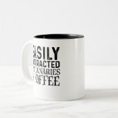 Leicht von Kanaren und Kaffee abgelenkt Zweifarbige Tasse (Vorderseite Links)