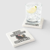 Leicht von Katzen und Bier abgelenkt Steinuntersetzer (Seitenansicht)