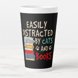 Leicht von Katzen und Büchern abgelenkt   Funny C Milchtasse