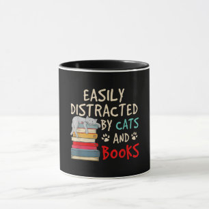 Leicht von Katzen und Büchern abgelenkt   Funny C Tasse