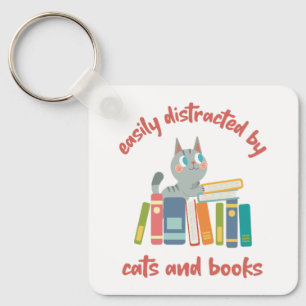 Leicht von Katzen und Büchern abgelenkt Schlüsselanhänger