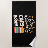 Leicht von Katzen und Büchern abgelenkt Strandtuch (Vorderseite)