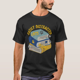 Leicht von Katzen und Büchern abgelenkt T-Shirt