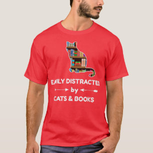 Leicht von Katzen und Büchern abgelenkt  T-Shirt