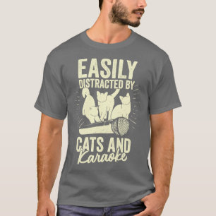 Leicht von Katzen und Karaoke abgelenkt T-Shirt