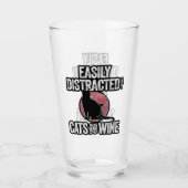 Leicht von Katzen und Wein abgelenkt Glas (Vorderseite)