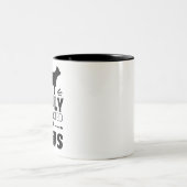 Leicht von Kühen abgelenkt Zweifarbige Tasse (Mittel)