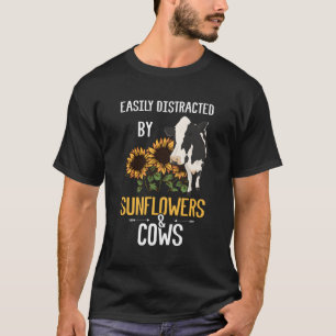 Leicht von Kühen und Kühen abgelenkt T-Shirt