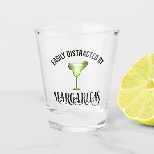 Leicht von Margaritas abgelenkt Schnapsglas (Vorderseite)