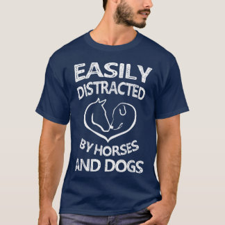 Leicht von Pferd- und Hundejunge abgelenkt T-Shirt