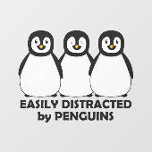 Leicht von Pinguinen abgelenkt Fensteraufkleber (Blatt)