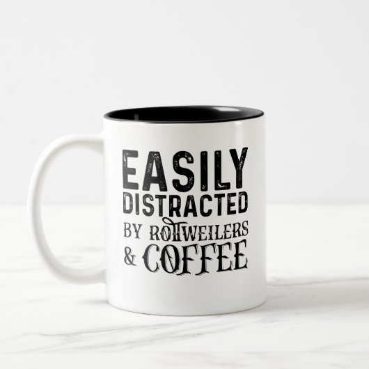 Leicht von Rottweilern und Kaffee abgelenkt Zweifarbige Tasse (Links)