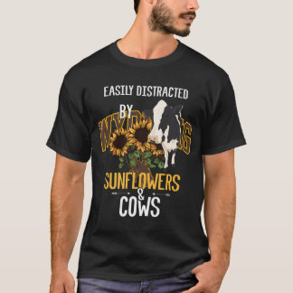 Leicht von Sonnenblumen und Kühen abgelenkt T-Shirt