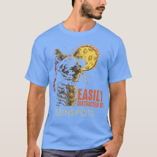 Leicht von Sonnenflecken abgelenkt T-Shirt