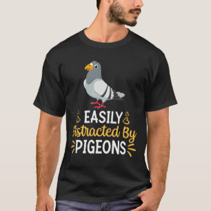 Leicht von Tauben abgelenkt T-Shirt