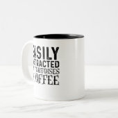 Leicht von Tortoise und Kaffee abgelenkt Zweifarbige Tasse (Vorderseite Links)
