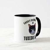 Leicht von Tuxedokatzen abgelenkt Tasse (VorderseiteRechts)