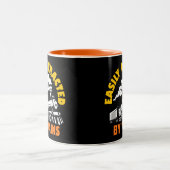 Leicht von Zügen abgelenkt Zweifarbige Tasse (Mittel)