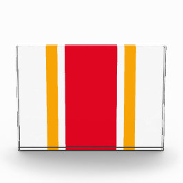 Leichtathletische, hellgelbe Radstreifen auf weiße Fotoblock