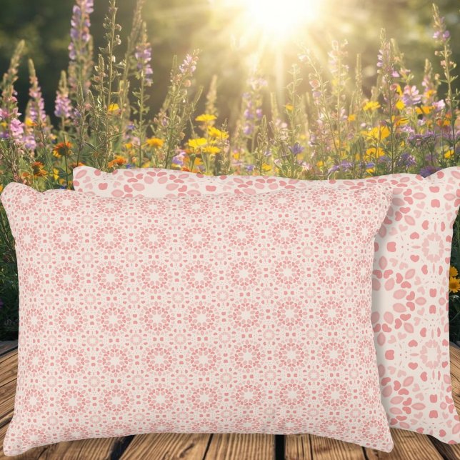 Leichte Freude gemustert Dekokissen (Durable Delight light red and beige patterned Accent Pillow)