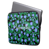 Leichte Lila Blume mit Blumenmuster und Pflanze mi Laptopschutzhülle (Vorderseite Links)