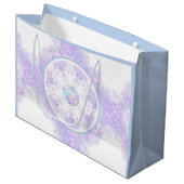 leichte lila Schneeflocke & glitzerndes Herz Große Geschenktüte (Vorderseite Schrägansicht)