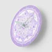 leichte lila Schneeflocke & glitzerndes Herz Runde Wanduhr (Winkel)