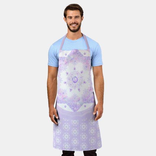 leichte lila Schneeflocke & glitzerndes Herz Schürze (Getragen)