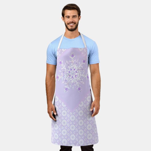 leichte lila Schneeflocke & glitzerndes Herz Schürze (Getragen)