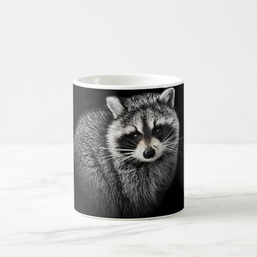 Leichte Racoon-Tasse. Auf Schwarzem Kaffeetasse (Mittel)