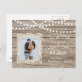 Leichte rustikale Holzsaitenleuchten Save the Date Ankündigungspostkarte (Vorne/Hinten)