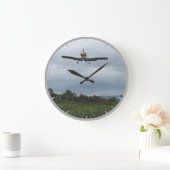 Leichtflugzeuge kommen ins Land. Große Uhr (Zuhause)